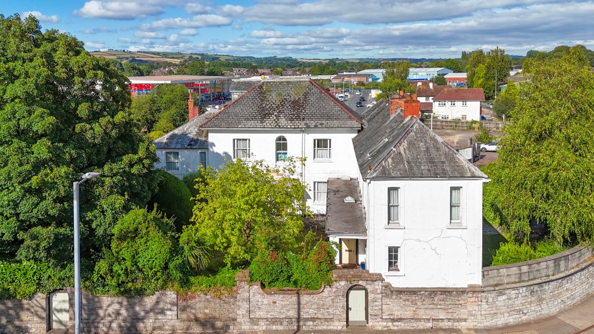 6 bedroom house, Blundells Road, Tiverton EX16 - Available