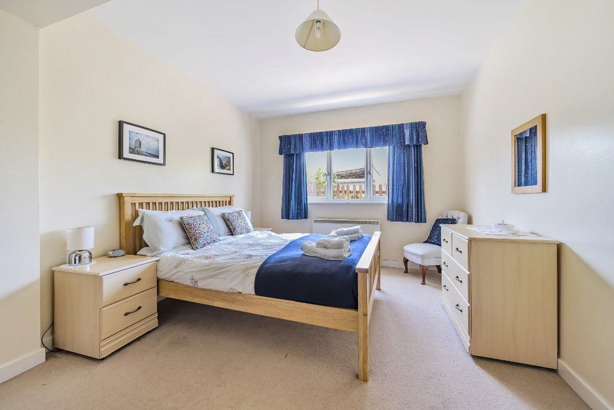 6 bedroom house, Glastonbury Road, Meare BA6 - Available