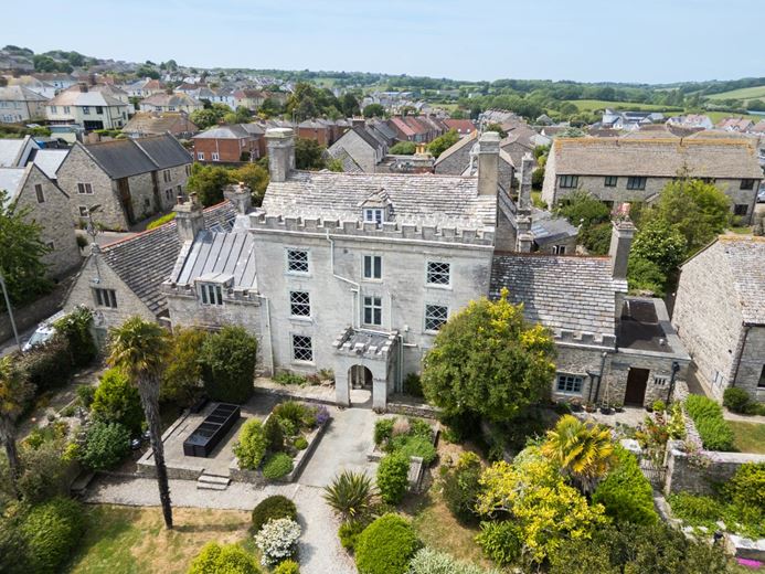 8 bedroom house, High Street, Swanage BH19 - Available