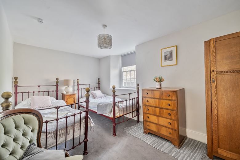 8 bedroom house, High Street, Swanage BH19 - Available