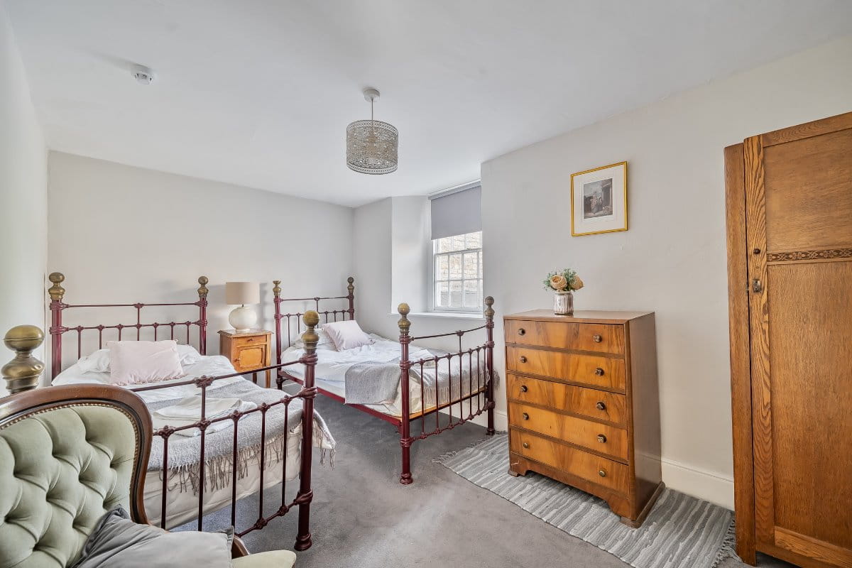 8 bedroom house, High Street, Swanage BH19 - Available