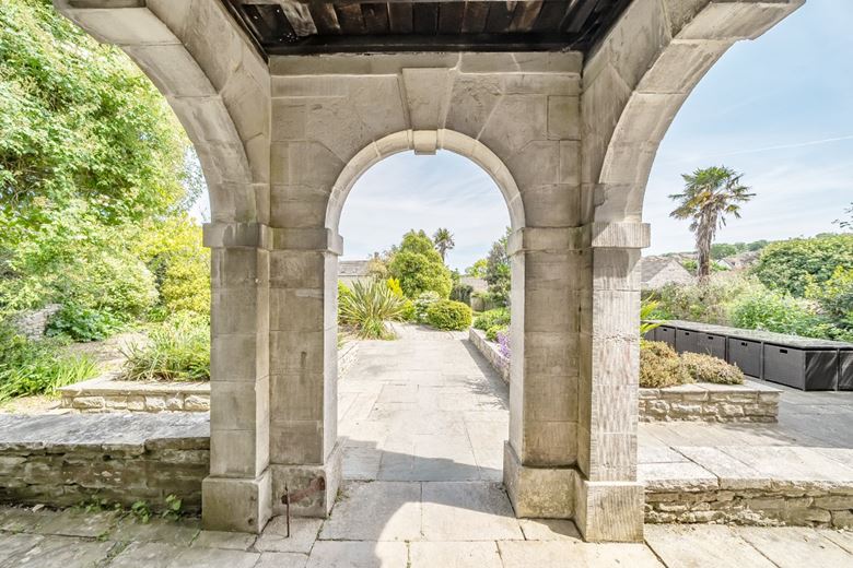 8 bedroom house, High Street, Swanage BH19 - Available