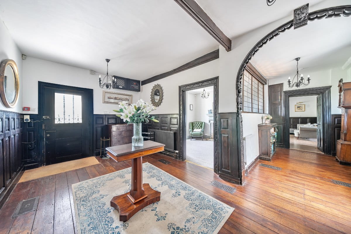 8 bedroom house, High Street, Swanage BH19 - Available