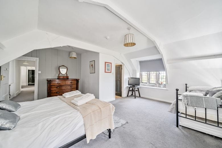 8 bedroom house, High Street, Swanage BH19 - Available