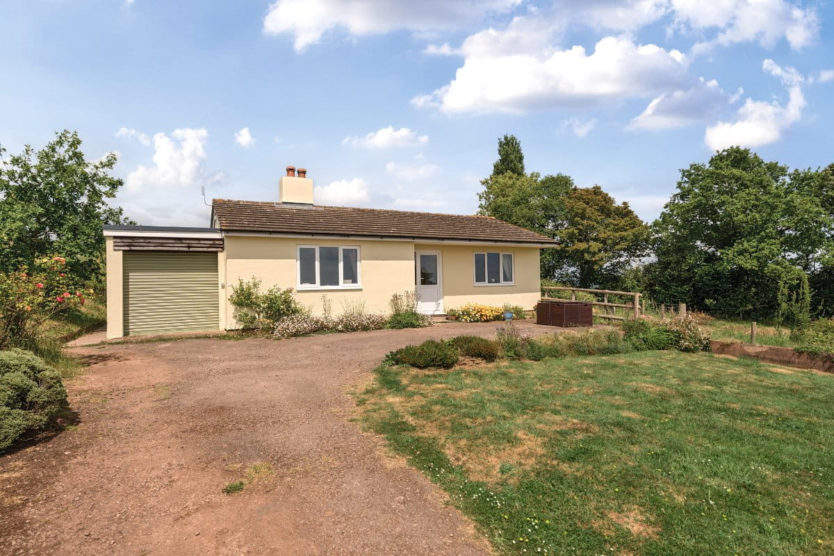 9 bedroom house, St. Weonards, Hereford HR2 - Available