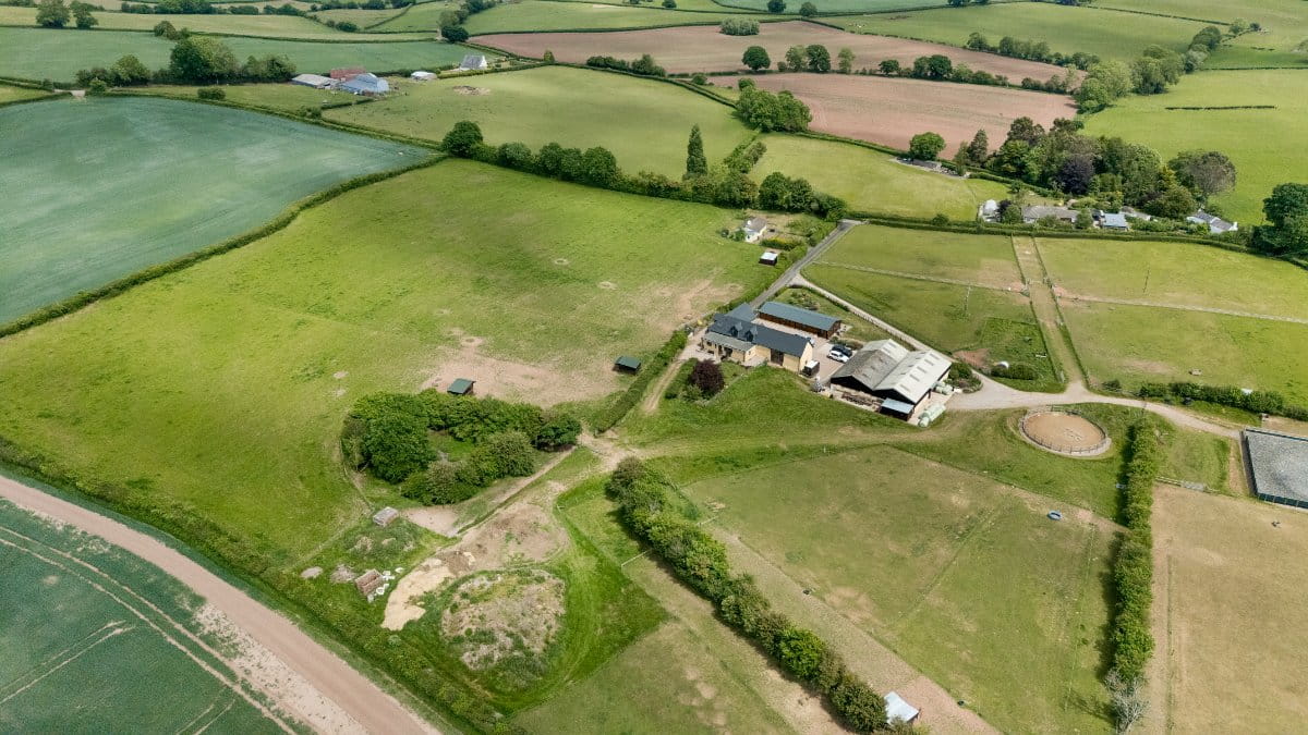 9 bedroom house, St. Weonards, Hereford HR2 - Available