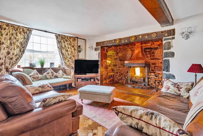 5 bedroom house, Lender Lane, Mullion TR12 - Available