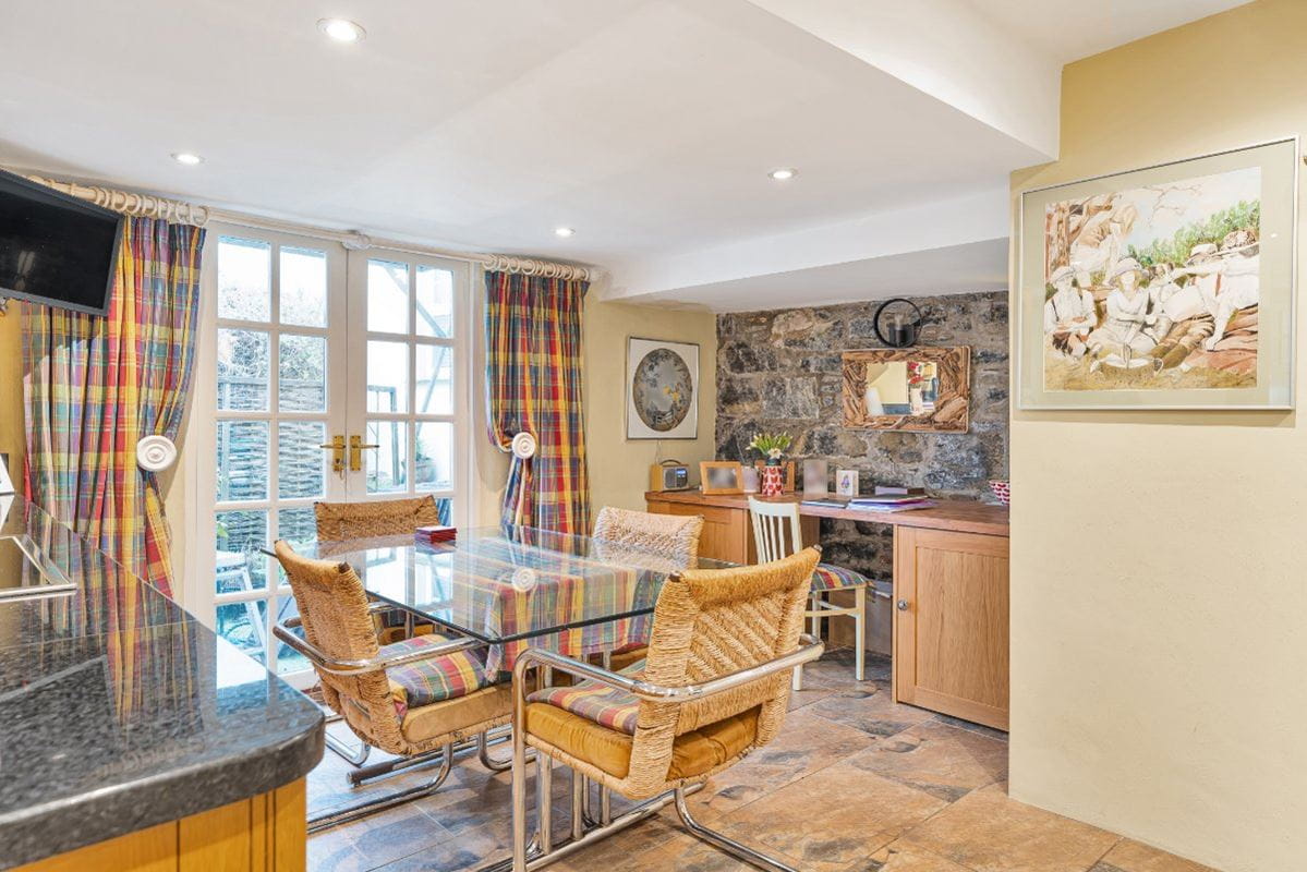 5 bedroom house, Lender Lane, Mullion TR12 - Available