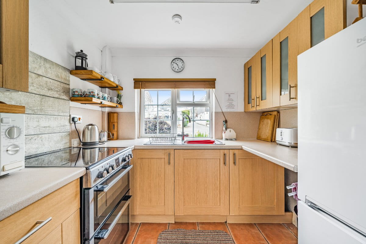 5 bedroom house, Lender Lane, Mullion TR12 - Available