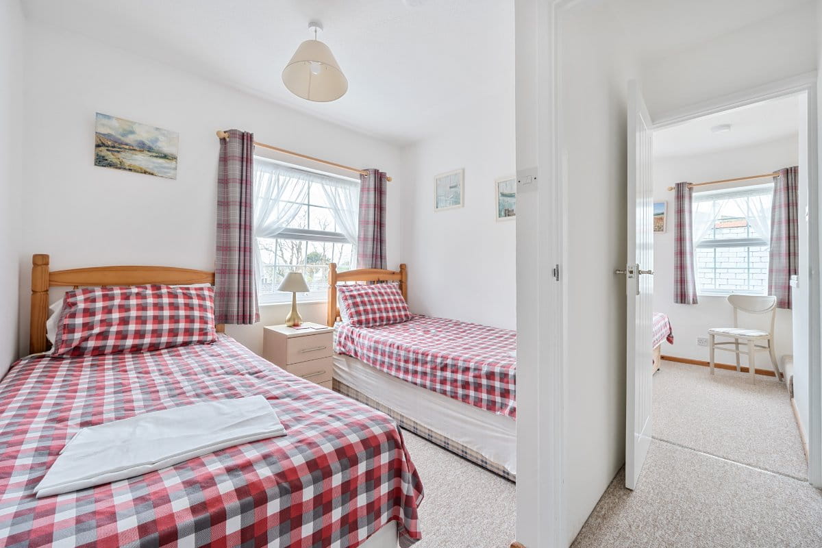 5 bedroom house, Lender Lane, Mullion TR12 - Available