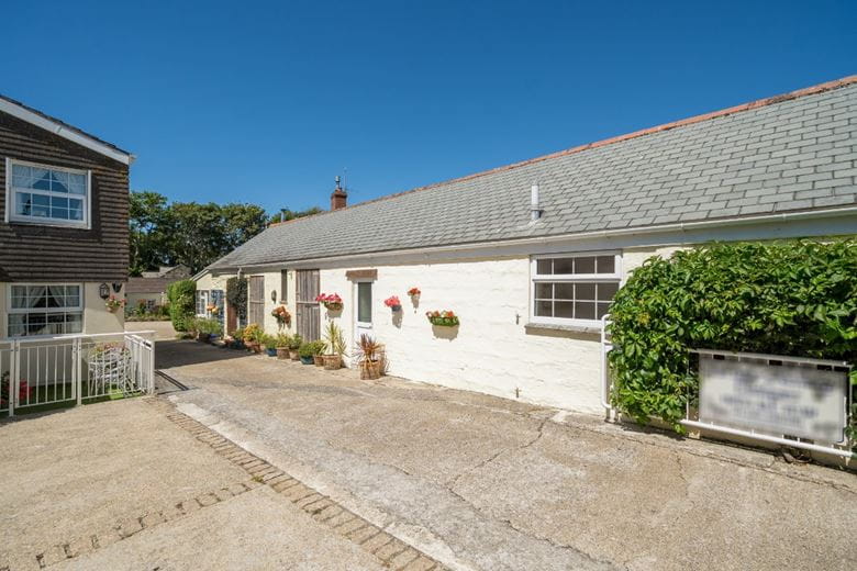 5 bedroom house, Lender Lane, Mullion TR12 - Available