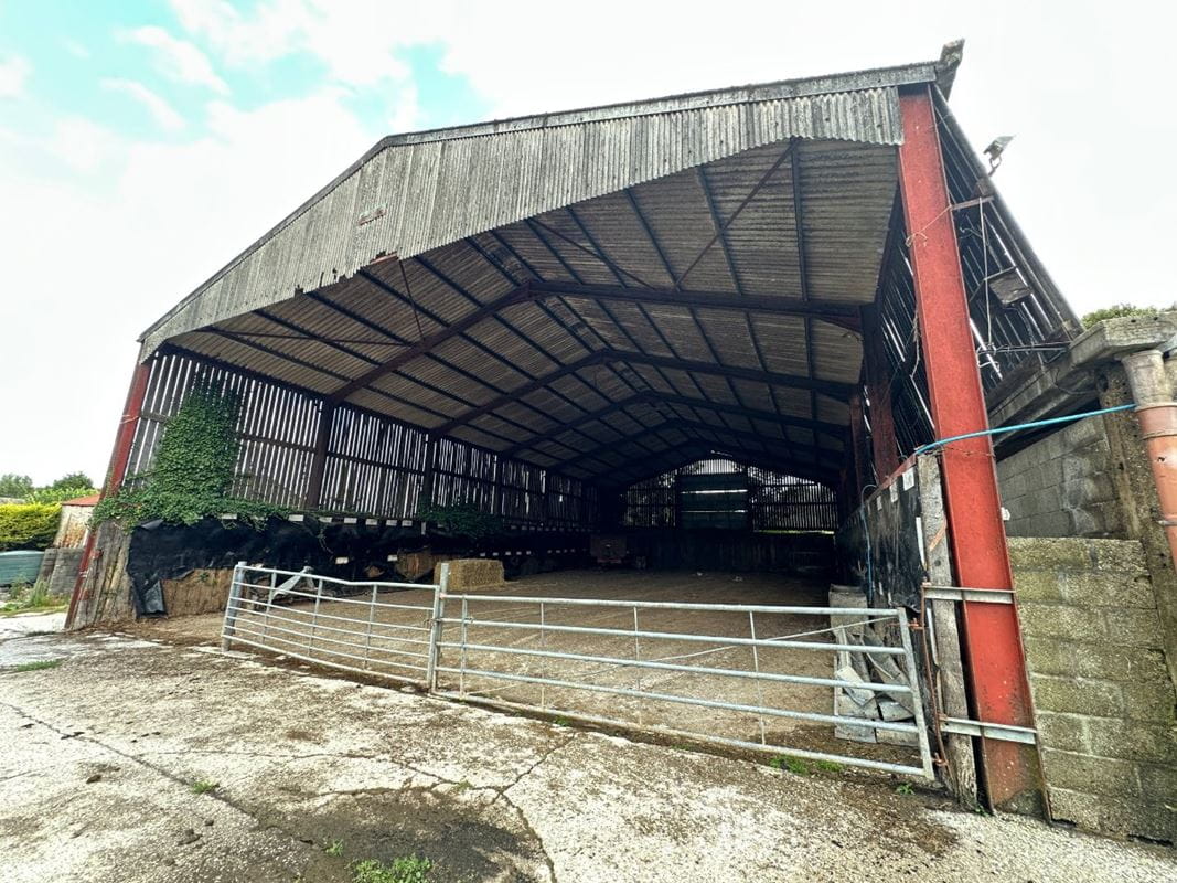 276.9 acres House, Cruxton Manor Farm, Cruxton DT2 - Available