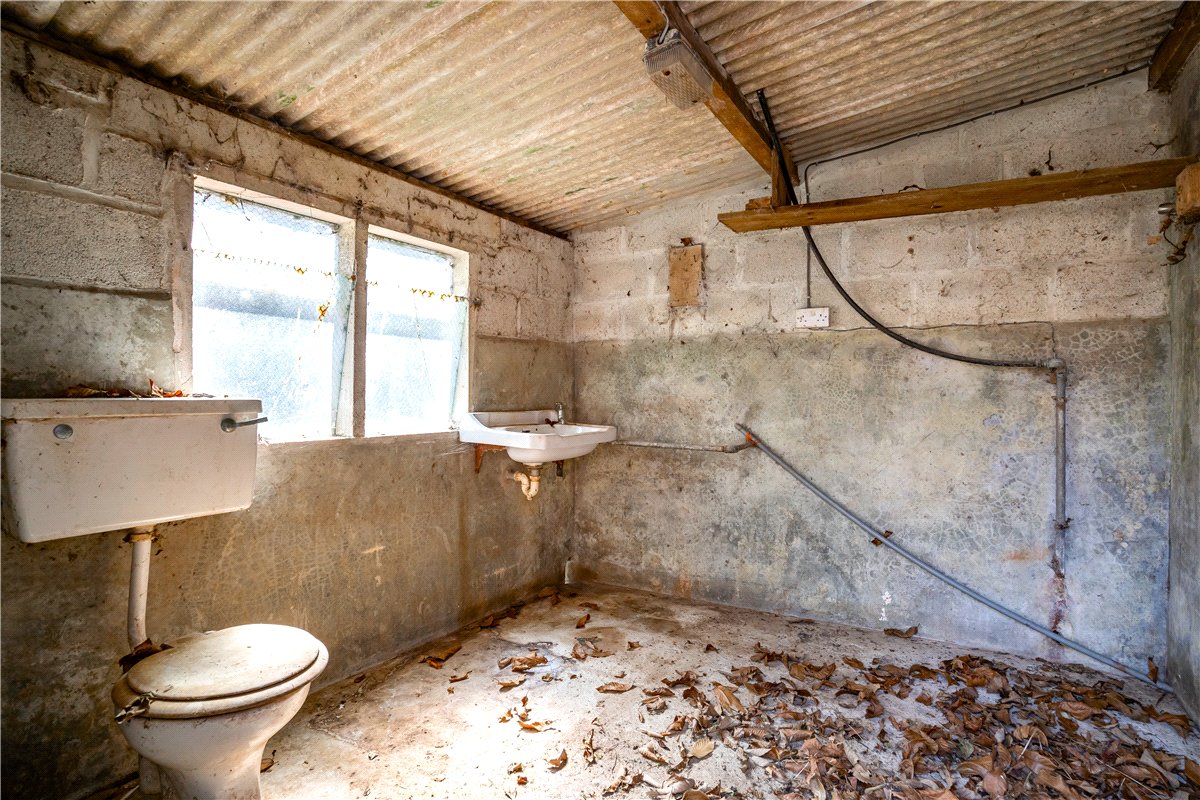 4.4 acres House, Grampound Road, Truro TR2 - Available