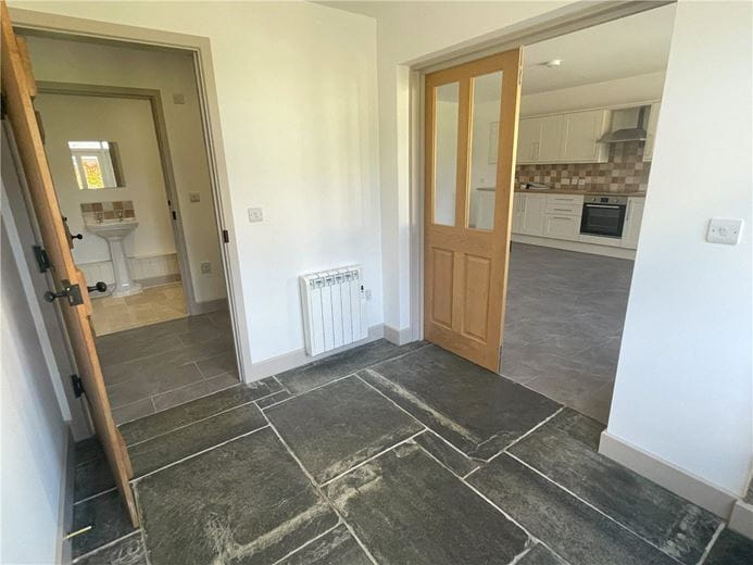 3 bedroom flat, St. Gluvias, Penryn TR10 - Available