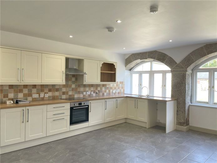 3 bedroom flat, St. Gluvias, Penryn TR10 - Available