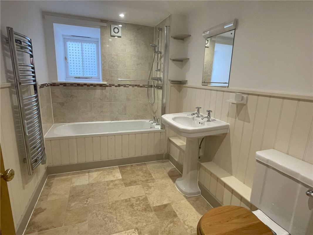 3 bedroom flat, St. Gluvias, Penryn TR10 - Available