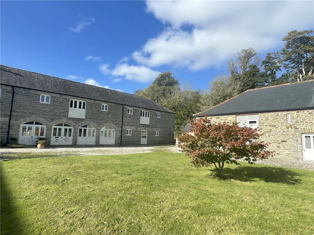 3 bedroom flat, St. Gluvias, Penryn TR10 - Available