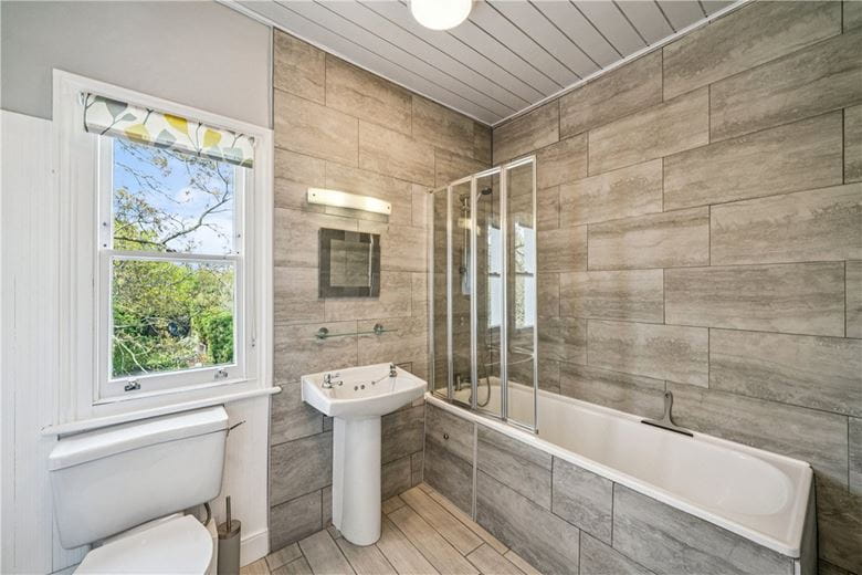 1 bedroom flat, Brodrick Road, London SW17 - Let Agreed