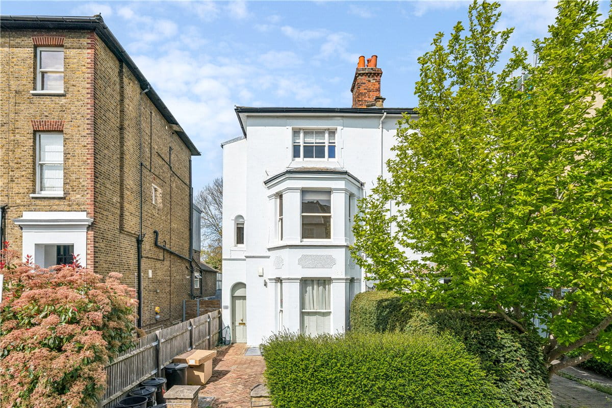 1 bedroom flat, Brodrick Road, London SW17 - Let Agreed