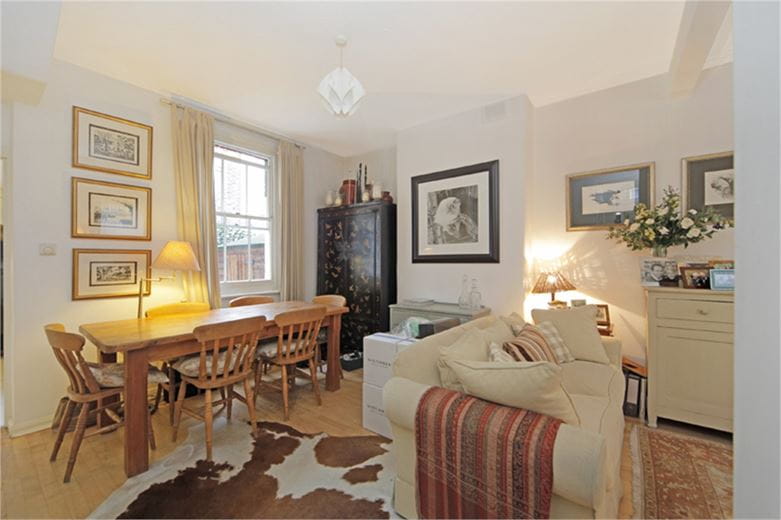 2 bedroom house, Eversleigh Road, London SW11 - Available