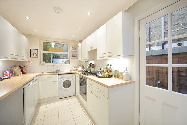 2 bedroom house, Eversleigh Road, London SW11 - Available