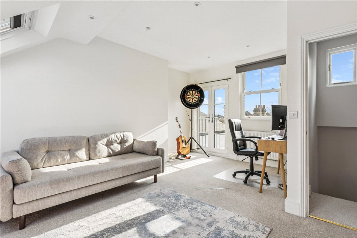 5 bedroom house, Cathles Road, London SW12 - Available