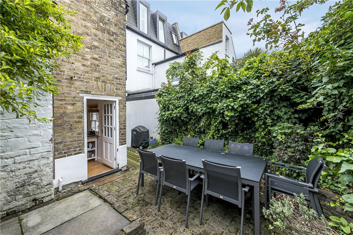 3 bedroom house, Nottingham Road, London SW17