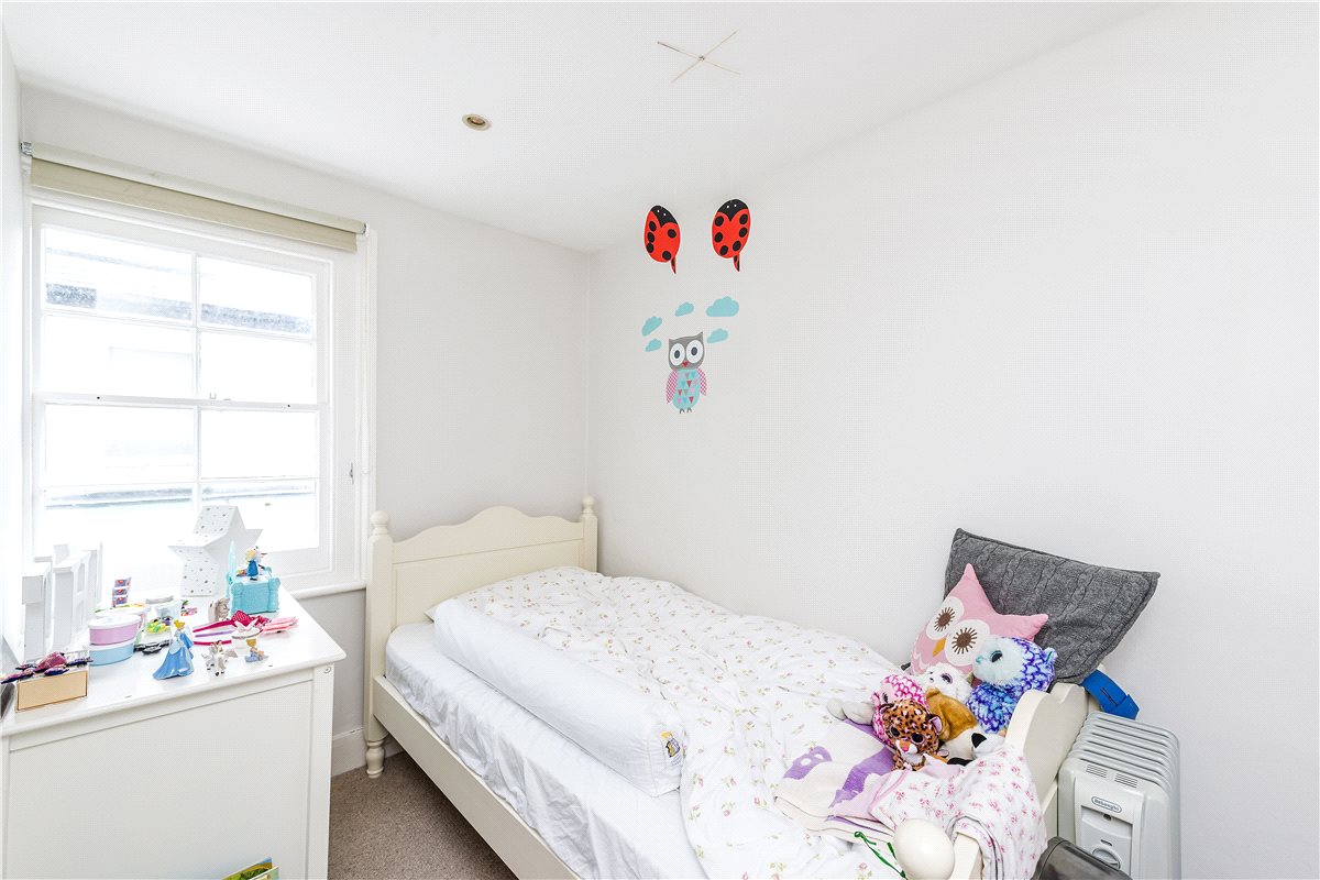 3 bedroom house, Nottingham Road, London SW17