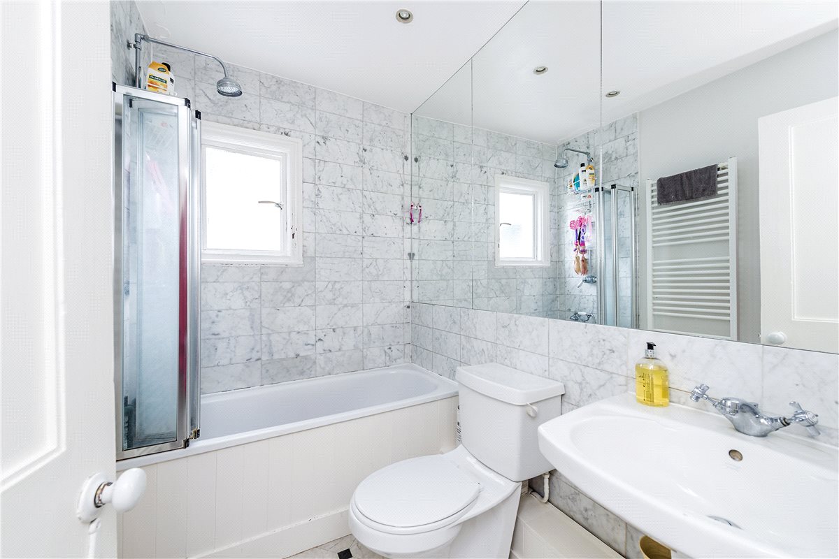 3 bedroom house, Nottingham Road, London SW17