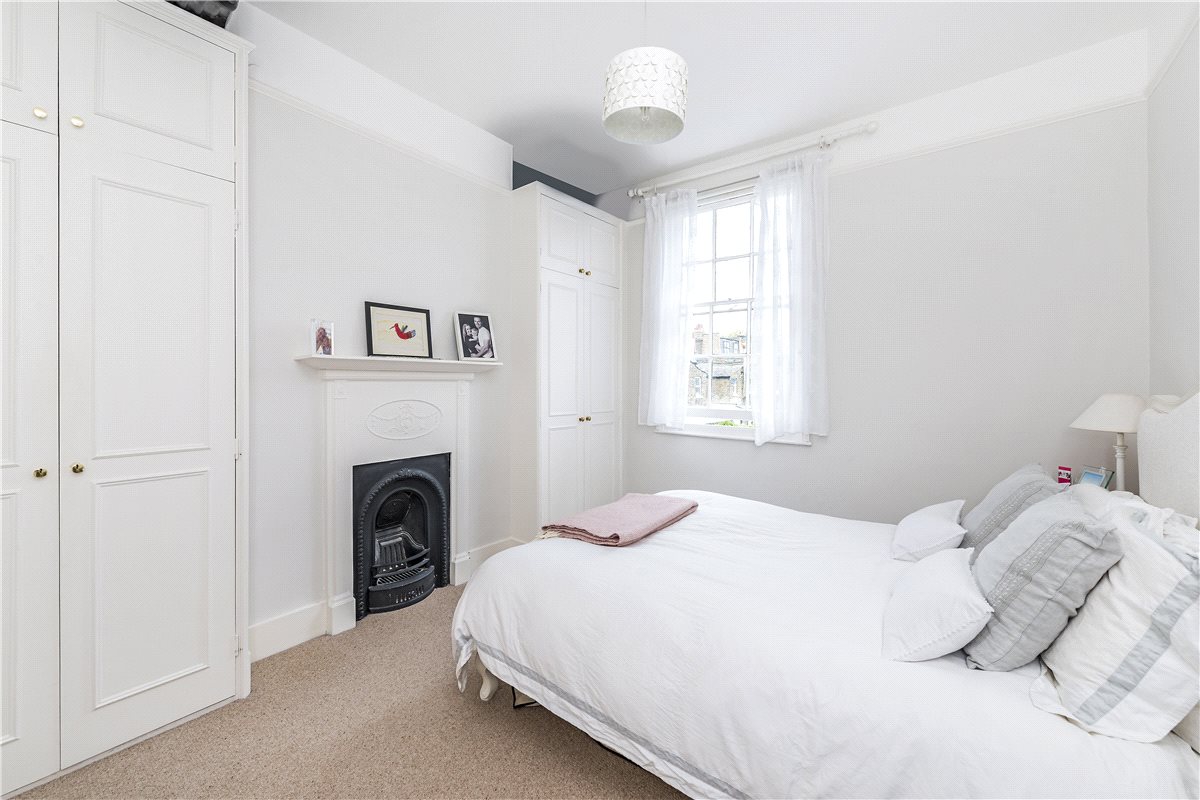 3 bedroom house, Nottingham Road, London SW17