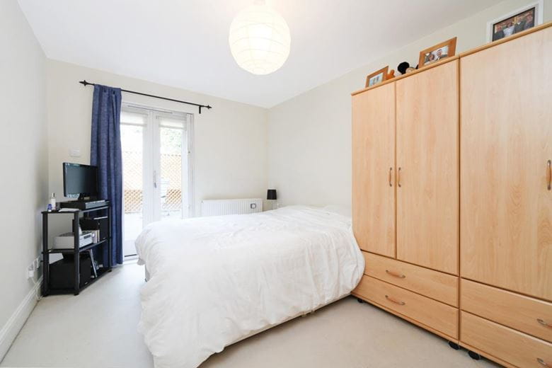 2 bedroom flat, Cavendish Road, London SW12 - Under Offer