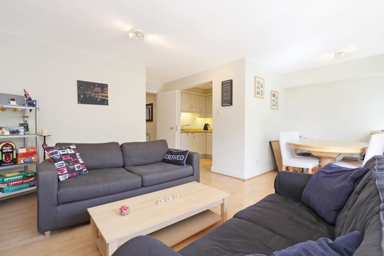 2 bedroom flat, Cavendish Road, London SW12 - Under Offer