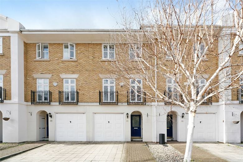 3 bedroom house, Bevin Square, London SW17