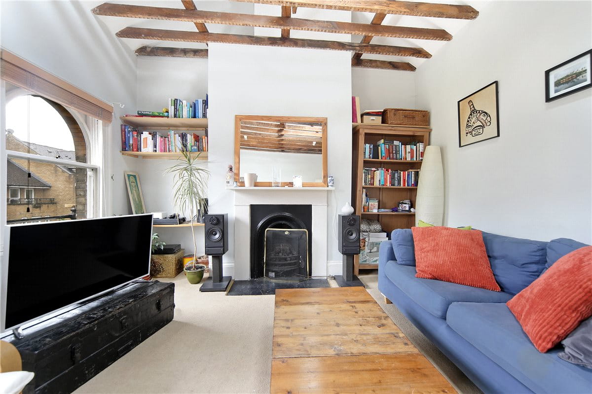 2 bedroom flat, St. James's Drive, London SW17 - Available