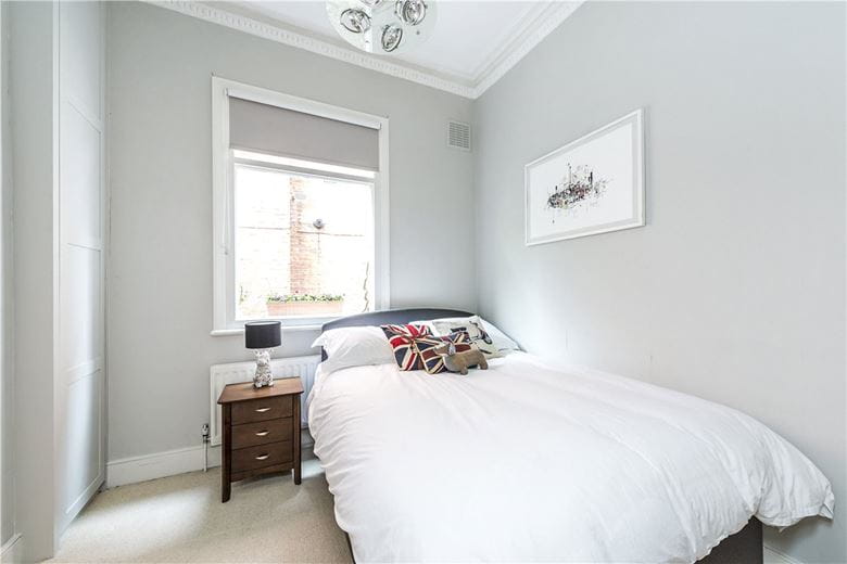 2 bedroom flat, Earlsfield Road, London SW18 - Available