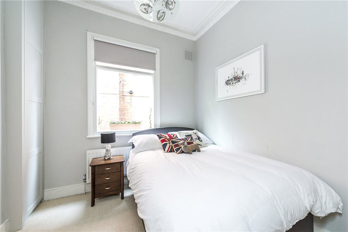 2 bedroom flat, Earlsfield Road, London SW18 - Available