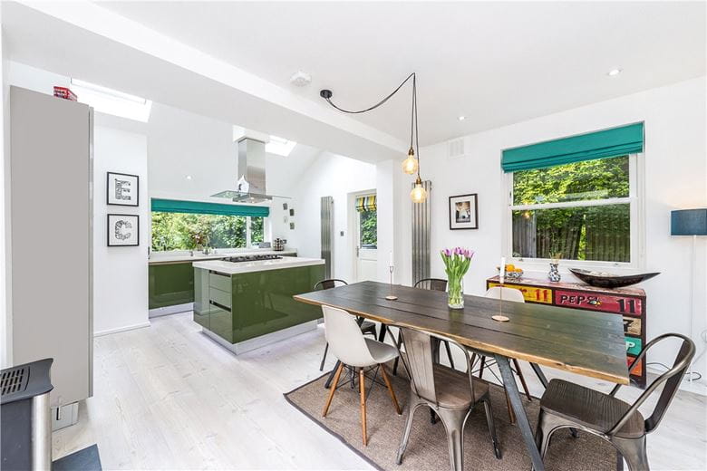 2 bedroom flat, Earlsfield Road, London SW18 - Available