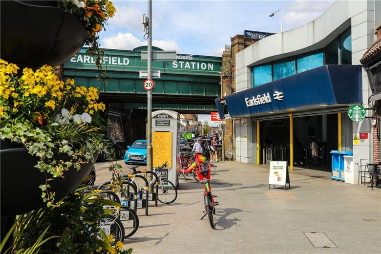 2 bedroom flat, Greyhound Parade, Wimbledon Grounds, London SW17