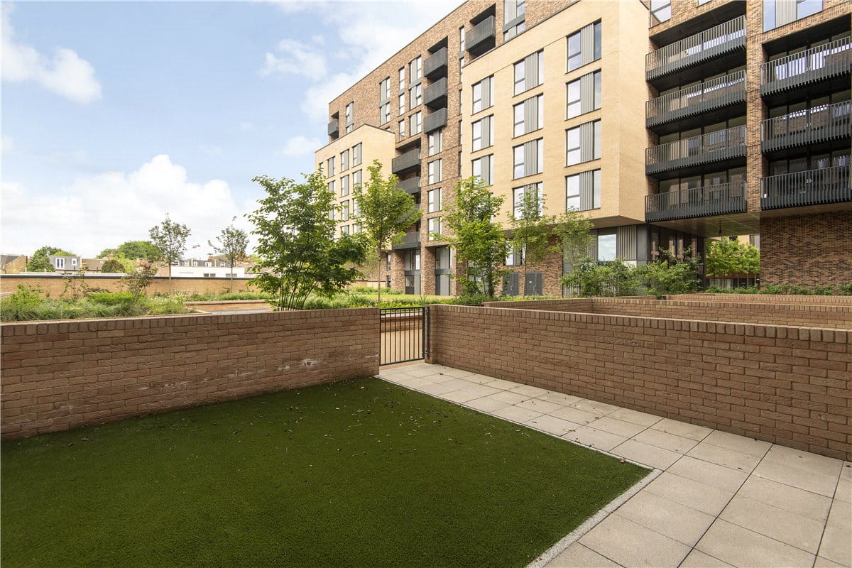 3 bedroom maisonette, Greyhound Parade, Wimbledon Grounds, London SW17 - Available