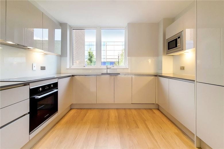 4 bedroom maisonette, Greyhound Parade, Wimbledon Grounds, London SW17 - Available