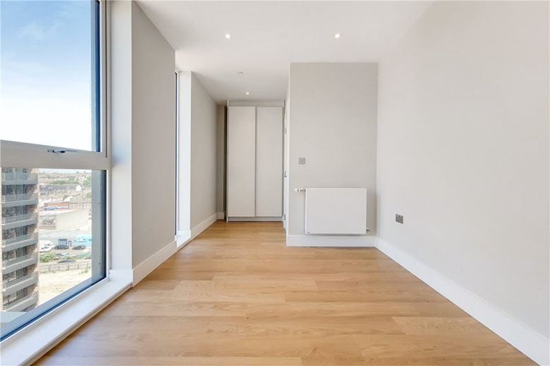 2 bedroom flat, Greyhound Parade, Wimbledon Grounds, London SW17 - Let Agreed