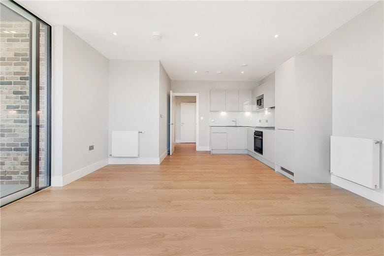 2 bedroom flat, Greyhound Parade, Wimbledon Grounds, London SW17 - Let Agreed