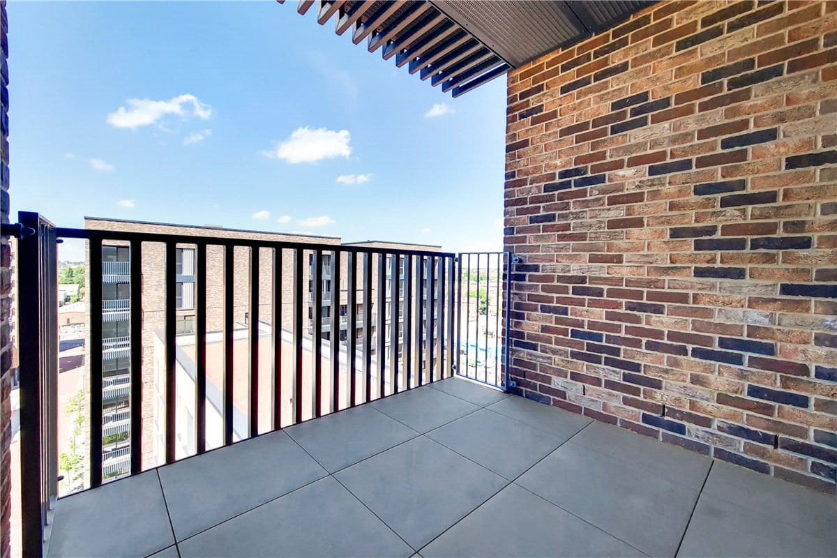 2 bedroom flat, Greyhound Parade, Wimbledon Grounds, London SW17 - Let Agreed