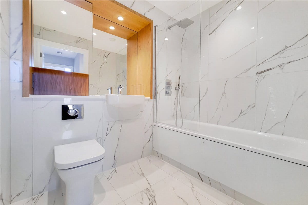 2 bedroom flat, Greyhound Parade, Wimbledon Grounds, London SW17 - Let Agreed