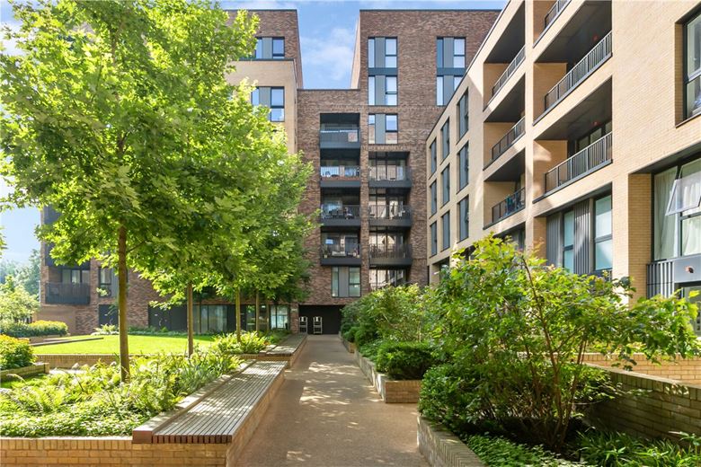 1 bedroom flat, Greyhound Parade, Wimbledon Grounds, London SW17