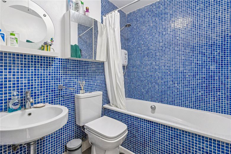 3 bedroom house, Abercrombie Street, London SW11