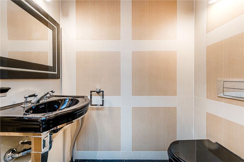 3 bedroom flat, Bridges Court Road, London SW11 - Available