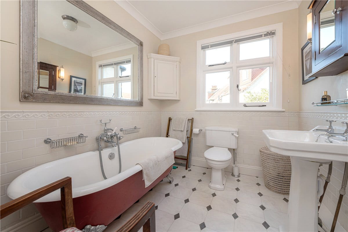 4 bedroom house, Sandgate Lane, London SW18