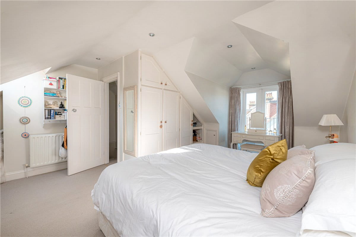 4 bedroom house, Sandgate Lane, London SW18
