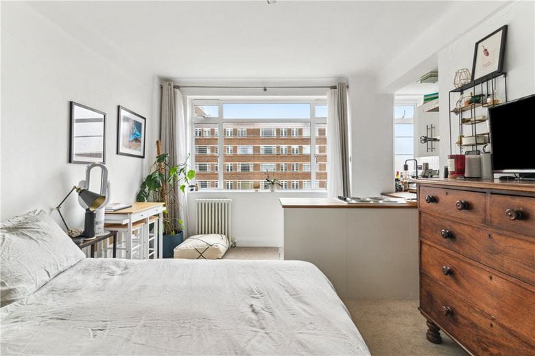 1 bedroom flat, Balham High Road, London SW17 - Available